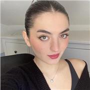 Studentessa di Scienze Biologiche presso l’Università di Roma Sapienza, amante anche di letteratura impartisce lezioni di Italiano